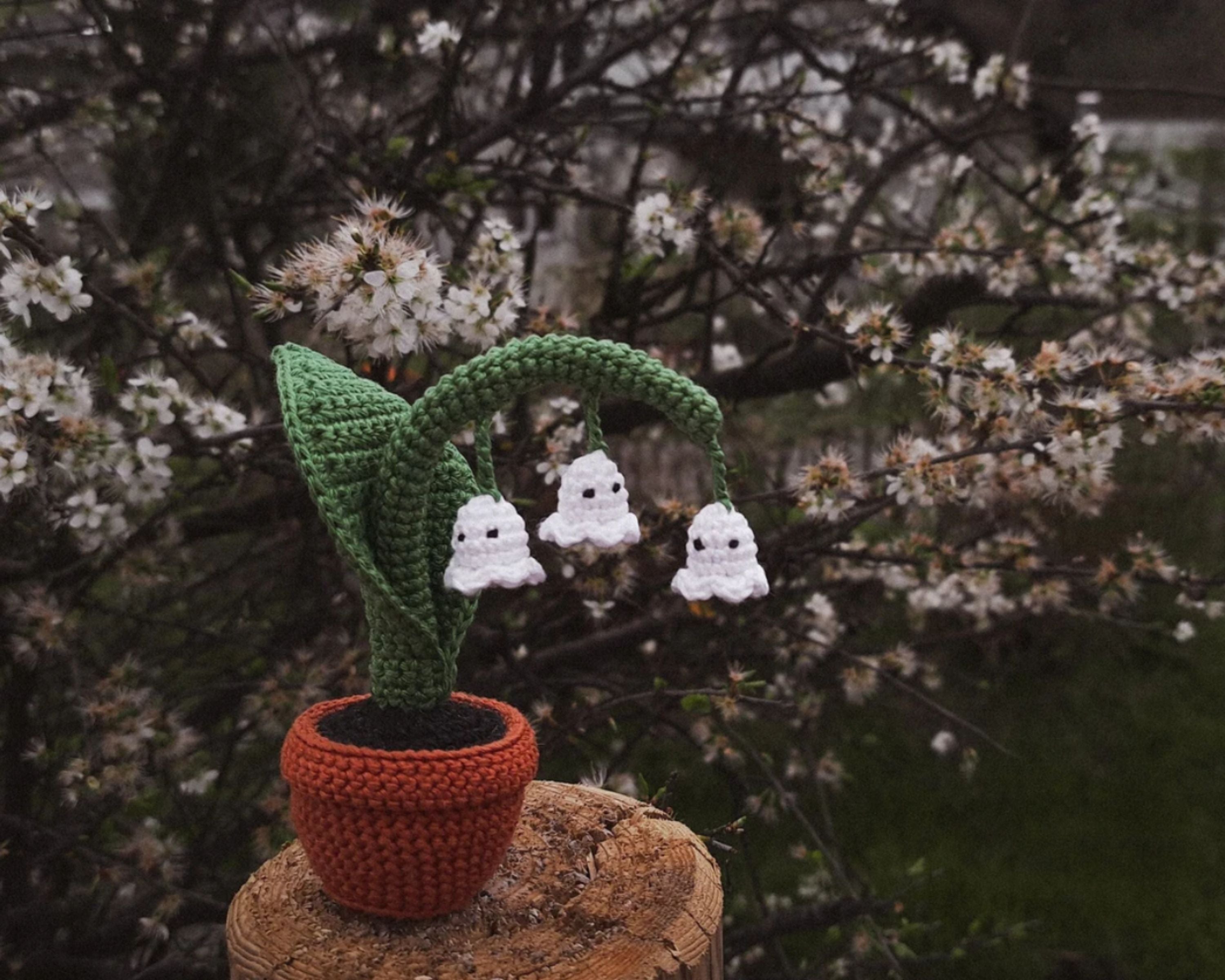 Crochet flower PATTERN Lily of the Valley, Halloween wee Ghost flower decoration PDF Digital Download